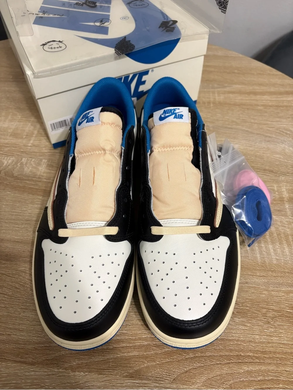 Jordan 1 low × Travis Scott Fragment 1.0